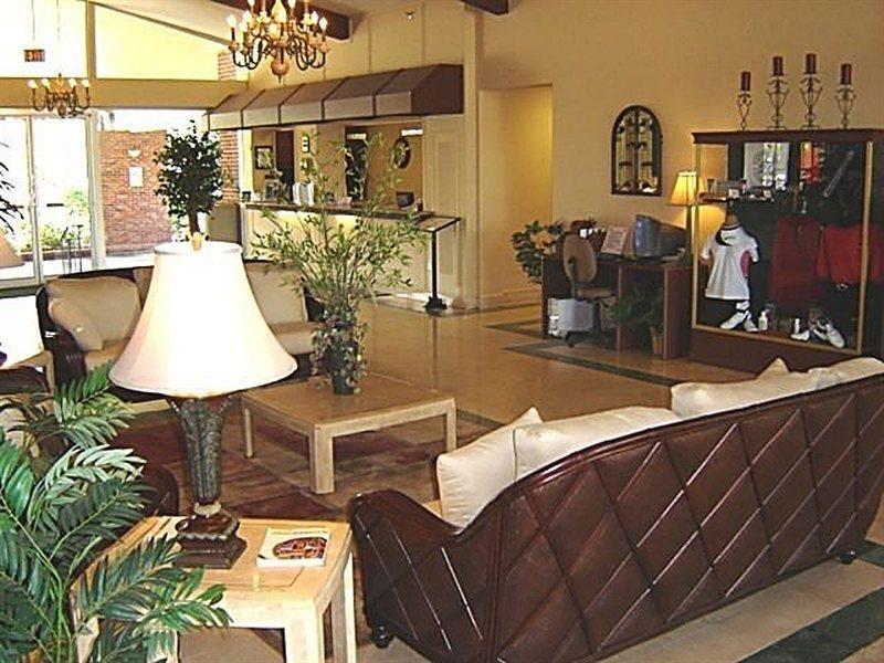 クオリティ イン&スイーツ ゴルフ リゾート Golden Gate インテリア 写真